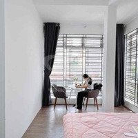 Trống Sẵn Căn Hộ View Cửa Sổ Siêu Lớn Ngay Trung Tâm Quận 10