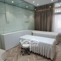 Đổi Vị Trí Kinh Doanh - Cần Sang Spa Hẻm Xe Hơi Lớn Quận 1