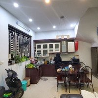 Cho Thuê Nhà Riêng 3,5 Tầng, 170M2, 3 Phòng Ngủ, Full Đồ Xịn