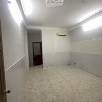 Nhà Cho Thuê Nguyên Căn 456/29 Cao Thắng Gần 3/2. Dt: 4,2 X 20M, 3 Lầu