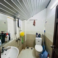 Nhượng Phòng Trong Căn Biệt Thự, Tầng 3, 42M2, Có Ban Công Thoải Mái, Vệ Sinh Trong, Cho Nuôi Pet