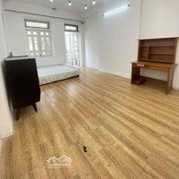 Studio Ban Công Cửa Sổ Full Nội Thất