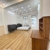 Studio Ban Công Cửa Sổ Full Nội Thất