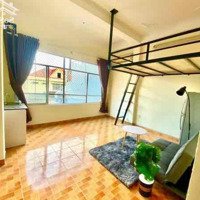 Duplex Có Cửa Sổ Lớn