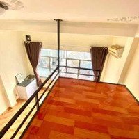 Duplex Có Cửa Sổ Lớn