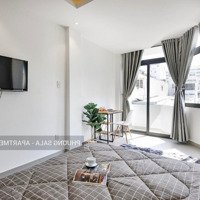 Đường Nguyễn Thị Minh Khai - Quận 1. Cho Thuê Chcc Balcon + Full Nội Thất + Miễn Phí Dọn Phòng