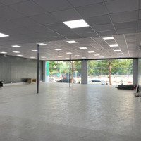 Cho Thuê Gấp Showroom Rộng 1.200M2 Mặt Đường Nguyễn Văn Huyên Giá Rẻ.