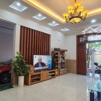 Bán Biệt Thự Sát Sông 400M2 5 Phòng Ngủ 5 Vệ Sinhtại Thủ Đức