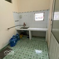 **Cơ Hội Thuê Phòng Rộng Rãi: Phòng 50M2, Tầng 3, Vệ Sinh Riêng, Gần Phố - Giá Bán 3.5 Triệu/Tháng**