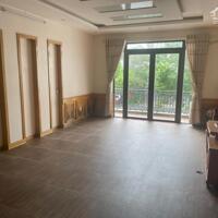 Cho thuê nhà 4 ngủ khép kín tại Văn Cao, DT: 90m2, sân cổng riêng.