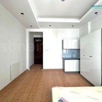 Studio Cửa Sổ Thoáng Mát - Full Nội Thất, Sát Cầu Sài Gòn