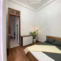 Căn Hộ Studio 30M2. 2 Giường Full Đồ. Ban Công Rộng Tại Đường Láng