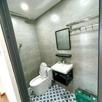 Nhà lầu mới 3p ngủ có p.ngủ tầng trệt, hẻm 158 Nguyễn Việt Hồng