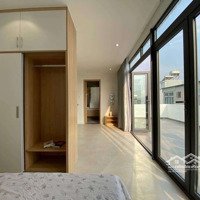 Cho Thuê Căn Penthouse Sân Thượng Rộng Thênh Thang Full Nội Thất Mới