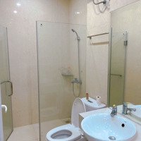 Cho Thuê Căn Hộ 1 Ngủ Với Balcony, Máy Giặt Trong Căn Hộ Tại 228 Âu Cơ