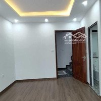 Bán Nhà Kim Giang 6T,Mt3.5, Diện Tích: 30M,Thang Máy,Ô Tô Đỗ Trước Nhà 5.5 Tỷ