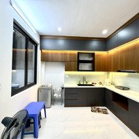 Bán Nhà Mới Đội Cấn, Nhỉnh 4 Tỷ, 34M2X5T, Cách Phố 50M, View Trường Tiểu Học Cực Thoáng