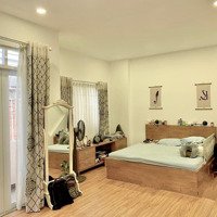 Nhà Đẹp - Nở Hậu - 92M2 Ngay Ngã 4 Phú Nhuận !