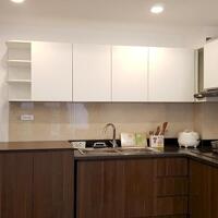 Cho thuê căn hộ dịch vụ tại Linh Lang, Ba Đình, 50m2, 1PN, ban công, đầy đủ nội thất mới hiện đại