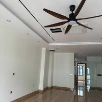 Em Cần Cho Thuê Căn Góc Shophouse, Vị Trí Cực Đẹp Tại Kđt Louis City Hoàng Mai