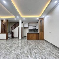 Nhà Đẹp Mặt Đường Di Trạch 40M 5 Tầng, Kinh Doanh, Ô Tô Đỗ Cửa