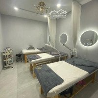 Sang Tiệm Spa Có Lượng Khách Ổn Định