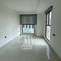 Cho Thuê Văn Phòng Saigon Royal, Quận 4,Diện Tích50M2, Có 1 Phòng Riêng