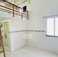 Phòng Gác Cửa Sổ Siêu Rẻ - Gác Cao Đứng Được - Có Thang Máy - Không Chung Chủ - Nthat Cơ Bản