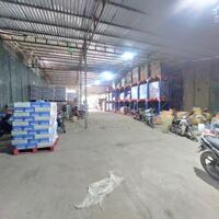 Cho thuê kho xưởng khu Dịch Vọng, 400m, xe tải 10 tấn ra vào, giá 32tr/th