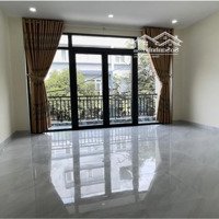 Cho Thuê Phòng Mới Xây 40M2 Giá Bán 3 Triệu, Ndt, Phú Hữu, Bao Hết Phí, Có Ban Công Rộng 5M, Giờ Tự Do