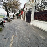 Cho Thuê Biệt Thự Sân Vườn Việt Hưng _ Long Biên 200M2, 50 Triệu/Th