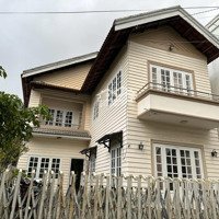 Cho Thuê Nguyên Căn Villa Nguyễn Trãi, 6 Phòng Ngủ Sân Rộng Giá Chỉ 15 Triệu/Th