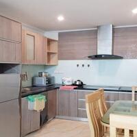 Cho thuê căn hộ dịch vụ tại Đội Cấn, Ba Đình, 110m2, 3PN, đầy đủ nội thất hiện đại