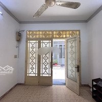 40M2, 3 Tầng, 2 Phòng Ngủ 2 Vệ Sinhhẽm Xe Hơiđường 3/2, P11, Quận 10. Giá Bán 13 Triệu/Th