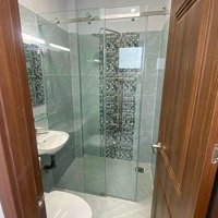 ️️ Nhà Cao Đạt Xe Hơi Đậu Ngay Nhà, 3 Phòng, 4 Wc , Kế Mặt Tiền