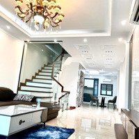 Bán Nhà Phố Chu Huy Mân, 5 Tầng, 75M2, Gara, Sân Vườn, Nhỉnh 9 Tỷ. Liên Hệ: 0977689916