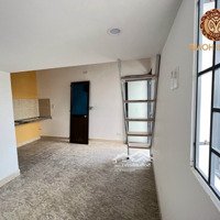 Khai Trương Duplex Đứng Được,Cửa Sổ, Ban Công Thoáng Ngay Ngã Tư Hàng