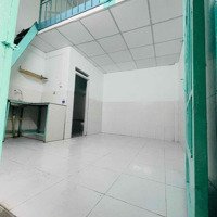 40M2,F25,Gác Đúc Cao ,Cửa Sổ, Xe Để Trong Phòng,Hẻm 886 Xvnt