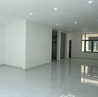 Cho Thuê Nhà Phố 126M2 Hoàn Thiện Có Thang Máy - 30 Triệu/Th - Vinhomes Q9. Liên Hệ: 0374353133