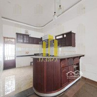 Villa Sân Rộng 1 Lầu Gần Ngay Quốc Hương - Cho Cải Tạo Tự Do