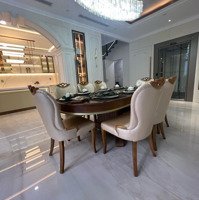 Bán Gấp Biệt Thự Đơn Lập Phú Mỹ Hưngdiện Tích250M2 Nhà Đẹp Có Hầm, Cạnh Công Viên, Giá Bán 62 Tỷ