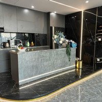 Bán Gấp Căn Penthouse The Legend, Diện Tích 196M2 3 Phòng Ngủ Nội Thất Cơ Bản, Giá Bán 12 Tỷ Có Thương Lượng