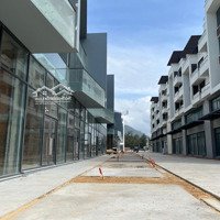 Shophouse Sở Hữu Mặt Tiền Là Quãng Trường Biển .