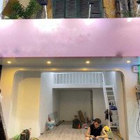 Cho Thuê Sang Nhượng Cửa Hàng Nails Mp Đường Thành: 20M2, Lửng 10M2, Mt:4M, Nhà Mới, Có Vệ Sinh.