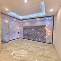 Hiếm ! Hoa Hậu M.phố Nguyễn Khang 63M2 View Láng. G63 Tránh Đỗ, Vỉa Hè Đá Bóng. Tmáy Xịn. Kd Đỉnh !