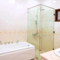 HOT- Cho thuê nhà 3 tầng full nội thất đẹp như Villa ngay trung tâm Nha Trang, diện tích 300m2