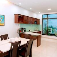 HOT- Cho thuê nhà 3 tầng full nội thất đẹp như Villa ngay trung tâm Nha Trang, diện tích 300m2