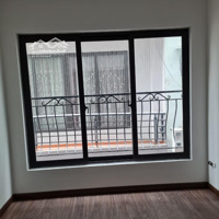 Cho Thuê Nhà Riêng 5 Tầng 35M2 Nguyễn Văn Cừ, Bồ Đề, Long Biên. Giá: 12 Tr/Th. Liên Hệ: 0946 204 597