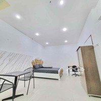 Studio Giá Rẻ Ngay Etown Cộng Hoà