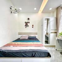 Cho thuê căn hộ đầy đủ nội thất tách bếp với phòng ngủ có cửa sổ ban công thoáng gió ngay chợ Tân Định Q1
